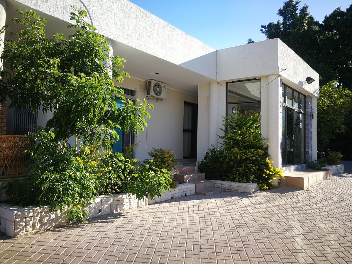 Pension Hotel Kamho Windhoek Eksteriør bilde