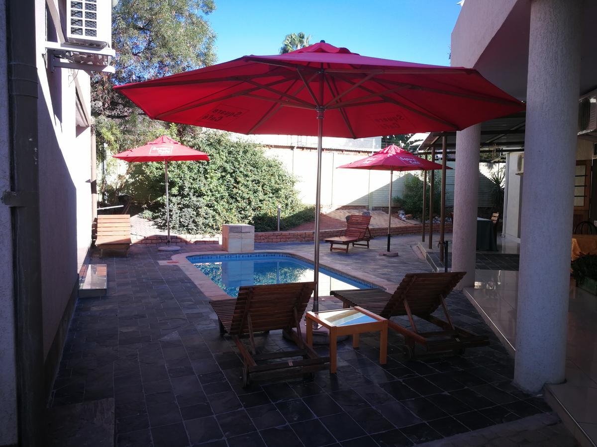 Pension Hotel Kamho Windhoek Eksteriør bilde