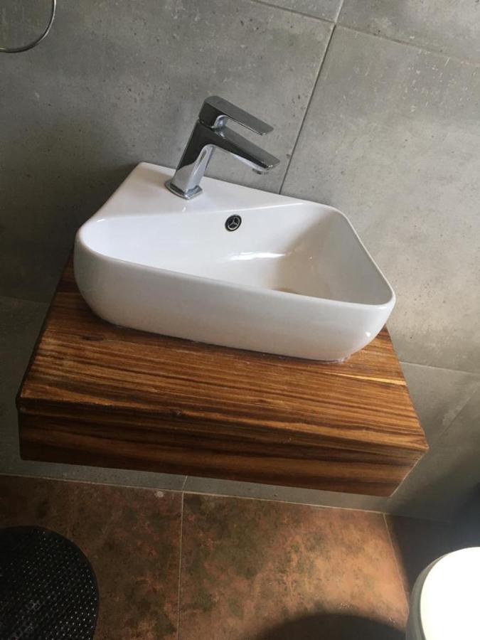 Pension Hotel Kamho Windhoek Eksteriør bilde