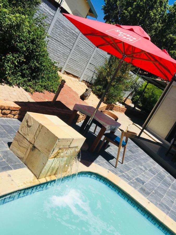 Pension Hotel Kamho Windhoek Eksteriør bilde