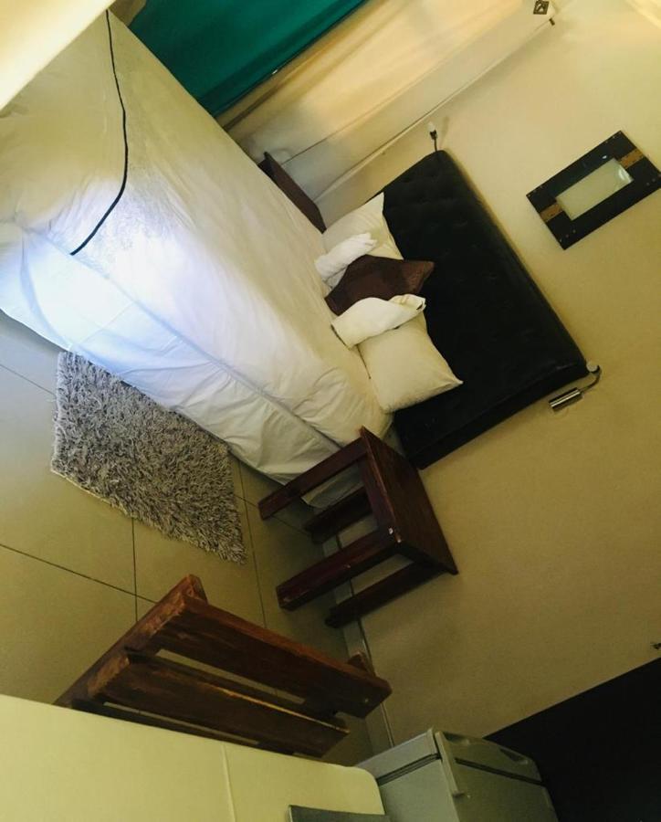 Pension Hotel Kamho Windhoek Eksteriør bilde